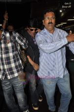 Shahrukh Khan snapped at international airport on 6th Aug 2011 (4).JPG