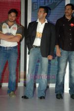 Sohail Khan, Salman Khan at Salman_s CCL press conference in Bandra, Mumbai on 6th Aug 2011 (48).JPG