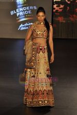 Model walk the ramp for Reynu Tandon show on Blenders Pride Fashion Tour Day 3 on 7th Aug 2011 (31).JPG