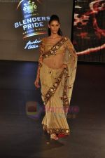 Model walk the ramp for Reynu Tandon show on Blenders Pride Fashion Tour Day 3 on 7th Aug 2011 (98).JPG