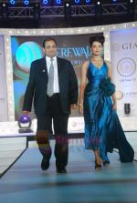at Glam fashion show by All India Gems and Jewellery Trade Federation in Grand Hyatt, Mumbai on 8th Aug 2011 (34).JPG