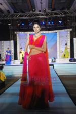 at Glam fashion show by All India Gems and Jewellery Trade Federation in Grand Hyatt, Mumbai on 8th Aug 2011 (51).JPG