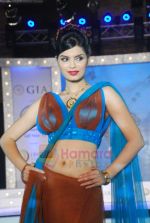 at Glam fashion show by All India Gems and Jewellery Trade Federation in Grand Hyatt, Mumbai on 8th Aug 2011 (60).JPG