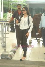Freida Pinto snapped at Mumbai international airport on 10th Aug 2011 (45).JPG