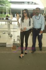 Freida Pinto snapped at Mumbai international airport on 10th Aug 2011 (49).JPG