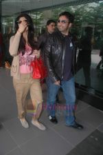 Shilpa Shetty, Raj Kundra snapped at Mumbai international airport on 10th Aug 2011 (11).JPG