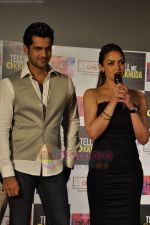 Esha Deol, Arjan Bajwa unveil Tell Me O Khuda look in Cinemax, Mumbai on 12th Aug 2011 (48).JPG