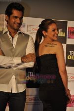 Esha Deol, Arjan Bajwa unveil Tell Me O Khuda look in Cinemax, Mumbai on 12th Aug 2011 (50).JPG