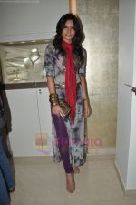 Shama Sikander at Nisha Jamwal_s collection previews in Zoya, Mumbai on 13th Aug 2011 (38).JPG