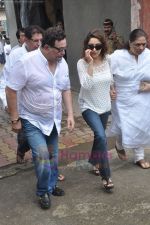 Madhuri Dixit at Bollywood pays tribute to Shammi Kapoor on 14th Aug 2011 (151).JPG
