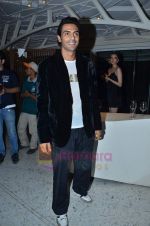 Arjun Rampal at Rohit Bal post bash for Lakme in Tote on 16th Aug 2011 (76).JPG