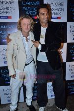 Arjun Rampal, Rohit Bal at Rohit Bal post bash for Lakme in Tote on 16th Aug 2011 (80).JPG