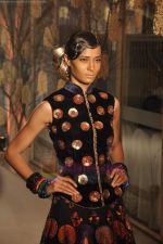 Model walk the ramp for Rohit Bal show for Lakme in Tote on 16th Aug 2011 (46).JPG