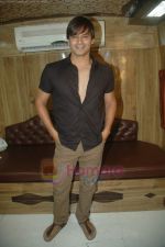 Vivek Oberoi new look for a ad shoot on 16th Aug 2011 (1).JPG
