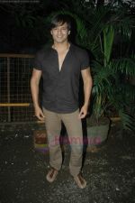 Vivek Oberoi new look for a ad shoot on 16th Aug 2011 (3).JPG