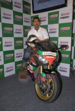 John Abraham at Castrol promotional event in Tote, Mumbai on 18th Aug 2011 (27).JPG