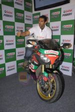 John Abraham at Castrol promotional event in Tote, Mumbai on 18th Aug 2011 (29).JPG