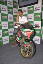 John Abraham at Castrol promotional event in Tote, Mumbai on 18th Aug 2011 (30).JPG