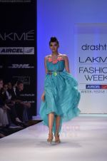Model walks the ramp for Drashta Show at Lakme Fashion Week 2011 Day 4 in Grand Hyatt, Mumbai on 20th Aug 2011 (17).JPG