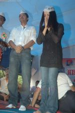 Celina Jaitley, Shreyas Talpade support Anna Hazare in Azad Maidan on 21st Aug 2011 (40).JPG