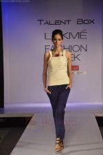 Model walks the ramp for Isbaelle Mittal Show at Lakme Fashion Week 2011 Day 4 in Grand Hyatt, Mumbai on 20th Aug 2011 (3).JPG