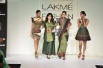 Model walks the ramp for Sabah Khan Show at Lakme Fashion Week 2011 Day 5 in Grand Hyatt, Mumbai on 21st Aug 2011 (35).JPG