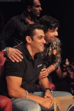 Salman Khan on the sets of Sa Re Ga Ma Lil Champs in Famous Studio on 23rd Aug 2011 (108).JPG