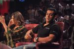 Salman Khan, Alka Yagnik on the sets of Sa Re Ga Ma Lil Champs in Famous Studio on 23rd Aug 2011 (59).JPG