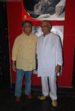 Gulzar at Salim Arif play premiere in Prithvi on 24th Aug 2011 (24).JPG