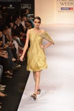 Model walk the ramp for Digvijay Singh show at Lakme Fashion Week 2011 on 20th Aug 2011 (2).JPG
