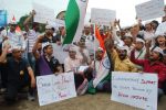 support Anna Hazare in Juhu, Mumbai on 24th Aug 2011 (24).JPG