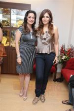 Raveena Tandon with Neelam at Neelam Kothari_s store launch in Bandra, Mumbai on 25th Aug 2011.JPG