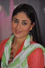 Kareena Kapoor on the sets of UTV Stars in Mehboob on 27th Aug 2011 (14).JPG