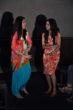 Kareena Kapoor on the sets of UTV Stars in Mehboob on 27th Aug 2011 (4).JPG