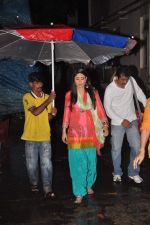 Kareena Kapoor on the sets of UTV Stars in Mehboob on 27th Aug 2011 (8).JPG