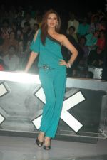 Sonali Bendre on the sets of India_s got talent in Filmcity on 29th Aug 2011 (44).JPG