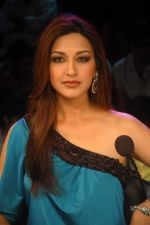 Sonali Bendre on the sets of India_s got talent in Filmcity on 29th Aug 2011 (47).JPG
