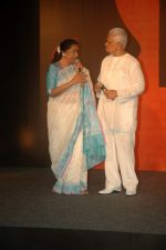 Asha Bhosle, Pyarelal at the Chevrolet GIMA Awards 2011 Voting Meet in Mumbai on 30th Aug 2011 (55).JPG