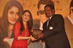 Kareena Kapoor honours various Bolywood stars bodyguards in Taj Land_s End on 30th Aug 2011 (49).JPG