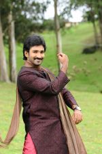 Sai Pradeep Pinisetty (Aadhi) in Chelagatam Movie Stills (7).jpg