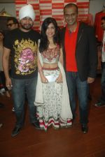 Shibani Kashyap, Siddharth Kannan, Ramji Gulati at the launch of Prashant Shirsat_s album Deva o Deva in Provogue lounge on 1st Sept 2011 (9).JPG
