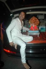 Shreyas Talpade brings ganpati home in Mumbai on 1st Sept 2011 (7).JPG