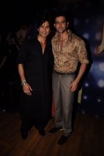 Hrithik Roshan, Shahid Kapoor on the sets of Just Dance in Filmcity, Mumbai on 2nd Sept 2011 (24).jpg