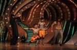 Hrithik Roshan, Shahid Kapoor on the sets of Just Dance in Filmcity, Mumbai on 2nd Sept 2011 (36).jpg