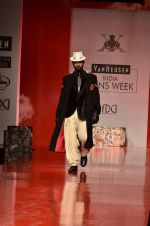 Model walk the ramp for Arjun Khanna at Van Heusen India Mens Week Day 1 on 2nd Sept 2011 (57).JPG