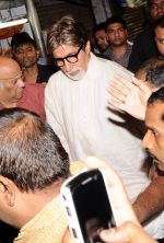 Amitabh Bachchan visits Lalbaug cha Raja Ganesha in Mumbai on 5th Sept 2011 (7).JPG