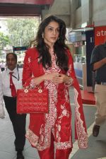 Isha Koppikar snapped at Mall in Mumbai Central on 5th Sept 2011 (13).JPG