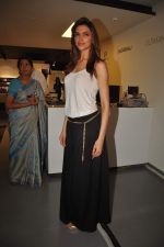 Deepika Padukone at the launch of Poggen Pohl store in Mahim on 9th Sept 2011 (76).JPG