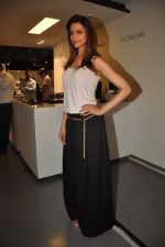 Deepika Padukone at the launch of Poggen Pohl store in Mahim on 9th Sept 2011 (77).JPG