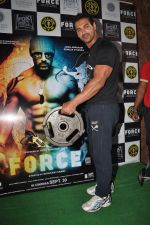John Abraham promotes Force at Gold Gym in Bandra, Mumbai on 10th Sept 2011 (1).JPG